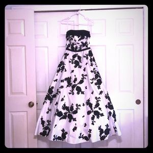 Beautiful prom dress! Full skirt!